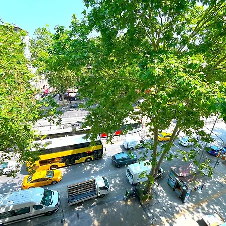 Time Traveller's Mansion In Fatih Apartment
