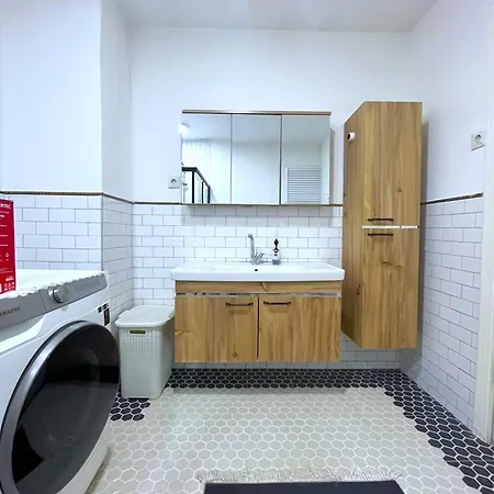 Time Traveller's Mansion In Fatih Apartment